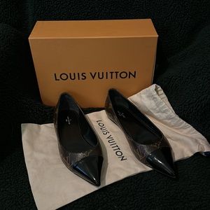 Louis Vuitton flats, size 8, gently worn.